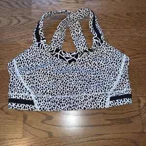 LULULEMON SIZE 4 white and black sports bra